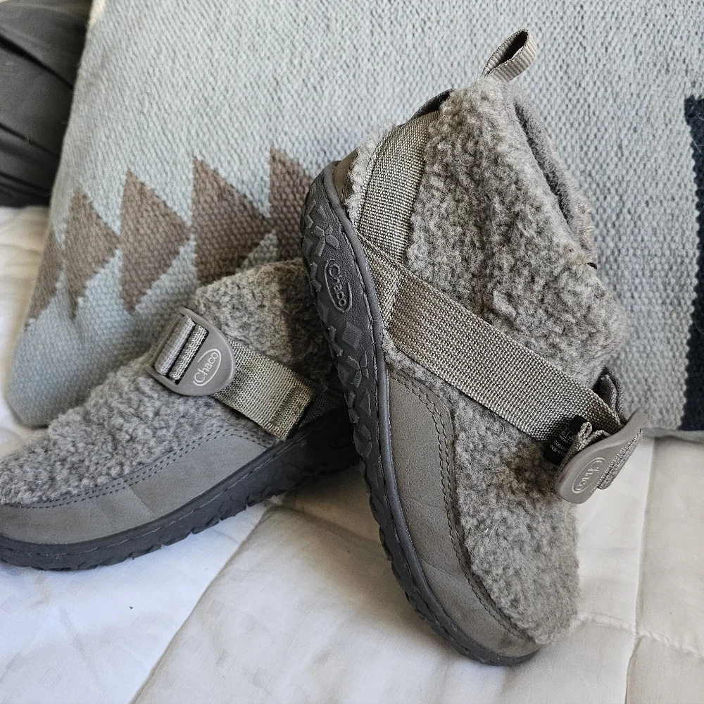 Chacos Ramble Fluff bootie. Shearling Cozy Gray Kids Sz 1. Unisex - Picture 10 of 11